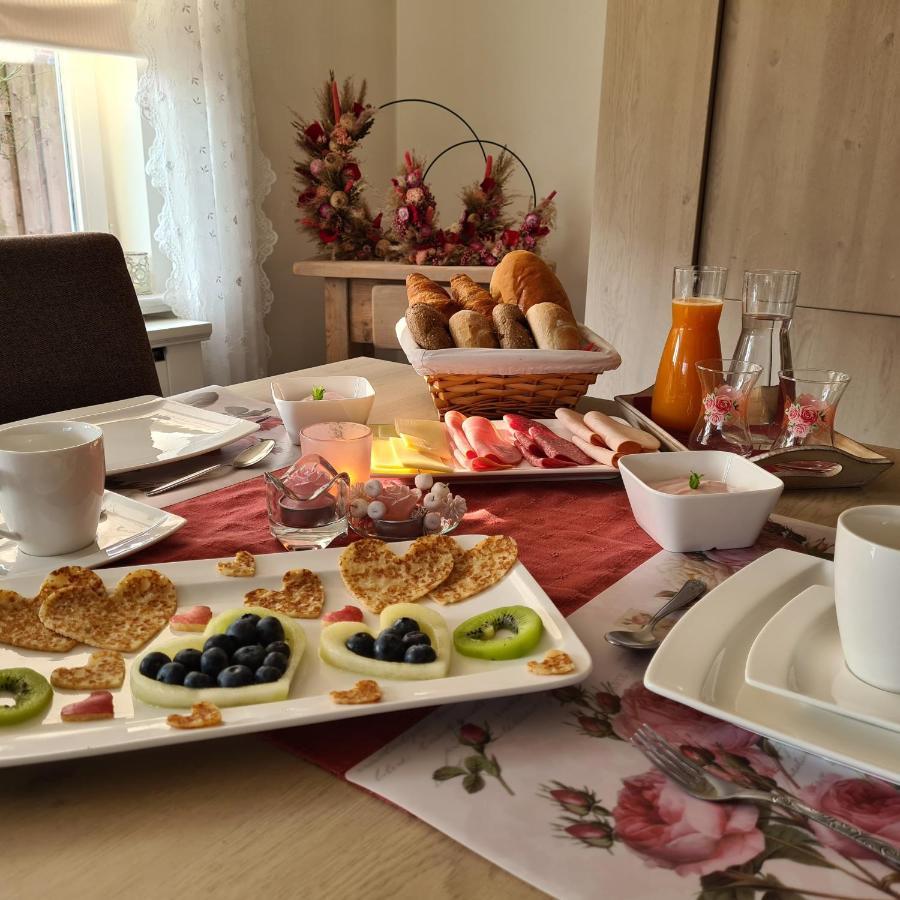 La Rose Bed & Breakfast Pelt Ngoại thất bức ảnh