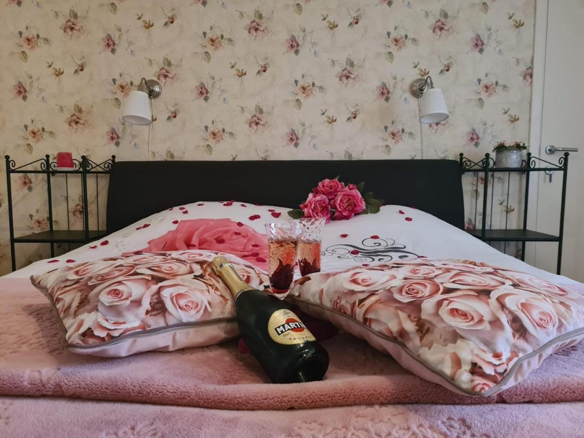 La Rose Bed & Breakfast Pelt Ngoại thất bức ảnh