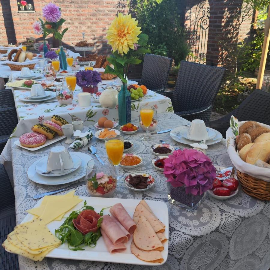 La Rose Bed & Breakfast Pelt Ngoại thất bức ảnh