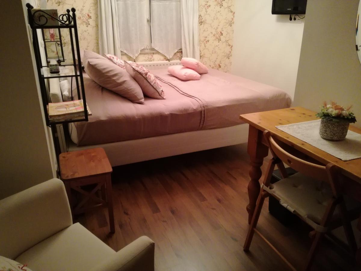 La Rose Bed & Breakfast Pelt Ngoại thất bức ảnh