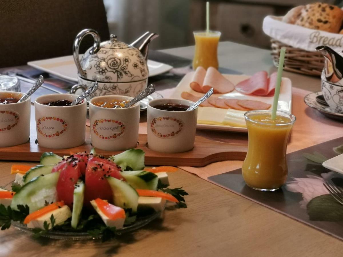 La Rose Bed & Breakfast Pelt Ngoại thất bức ảnh